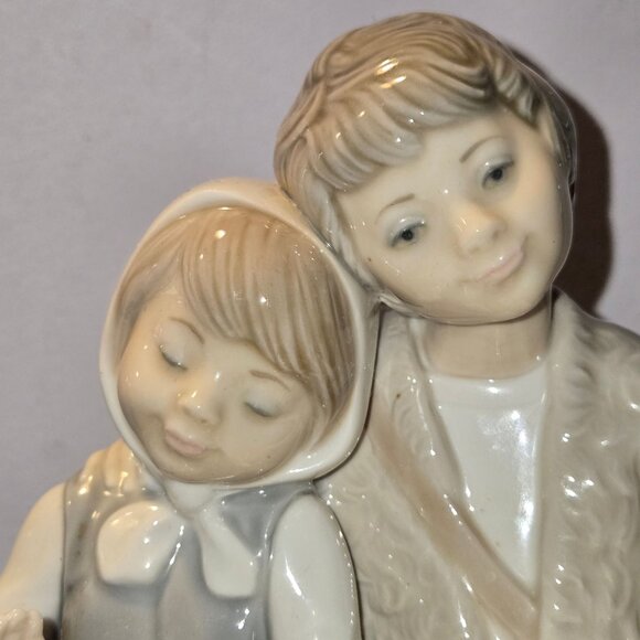 LLADRO "Friendship" 1230 Girl Boy With Puppy Porcelain- Lovely Condition, Mint - Picture 4 of 10